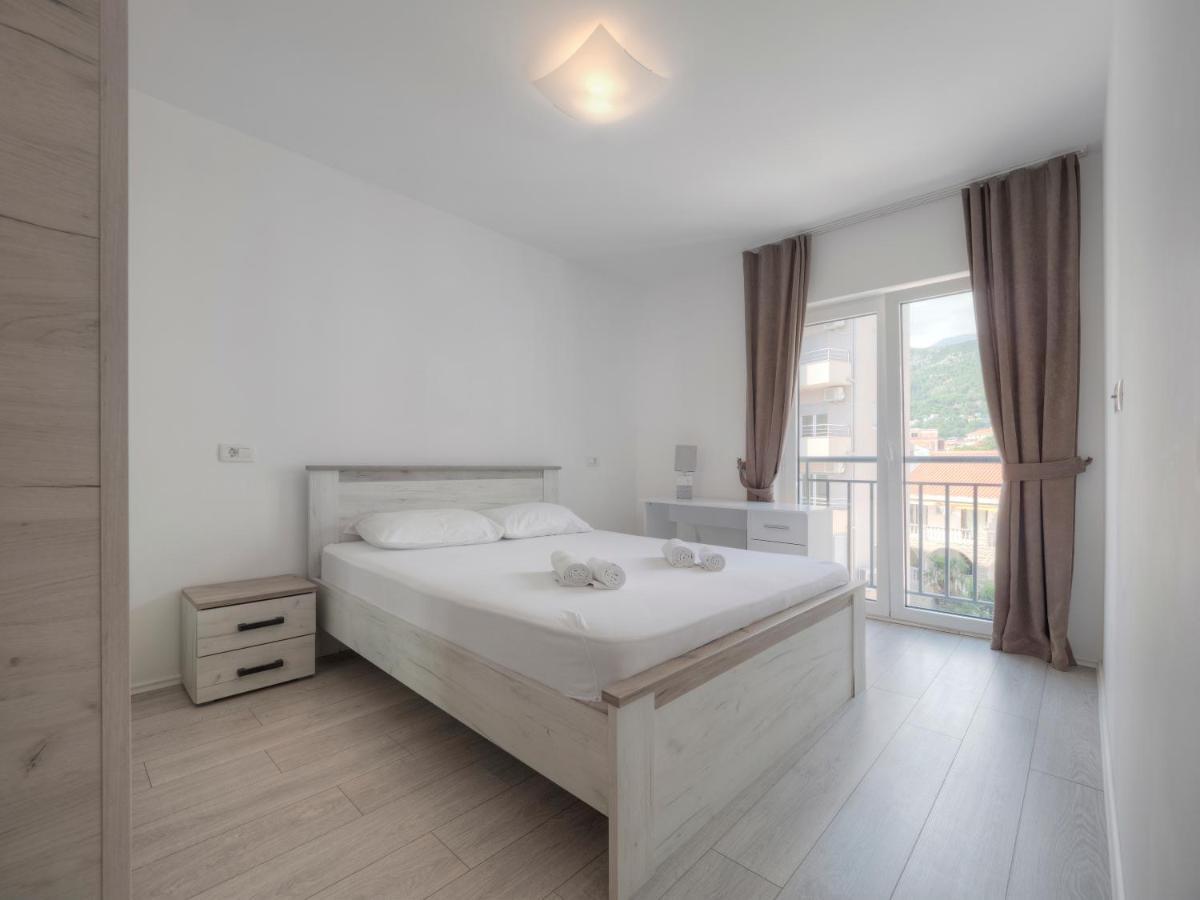 Family Three Bedroom Apartment Brando Budua Esterno foto