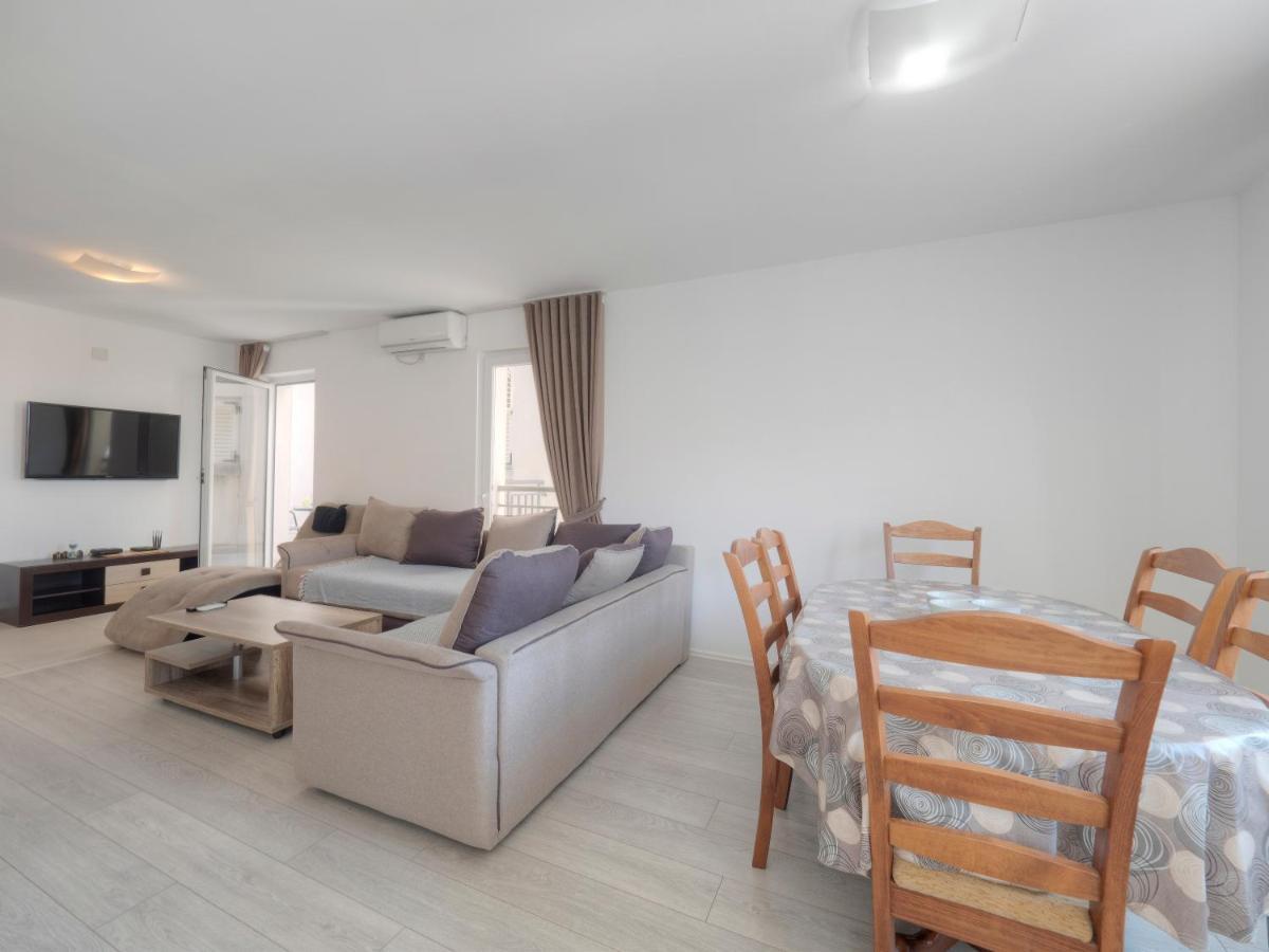 Family Three Bedroom Apartment Brando Budua Esterno foto