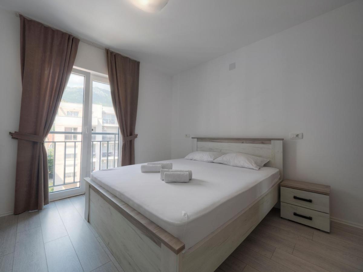 Family Three Bedroom Apartment Brando Budua Esterno foto