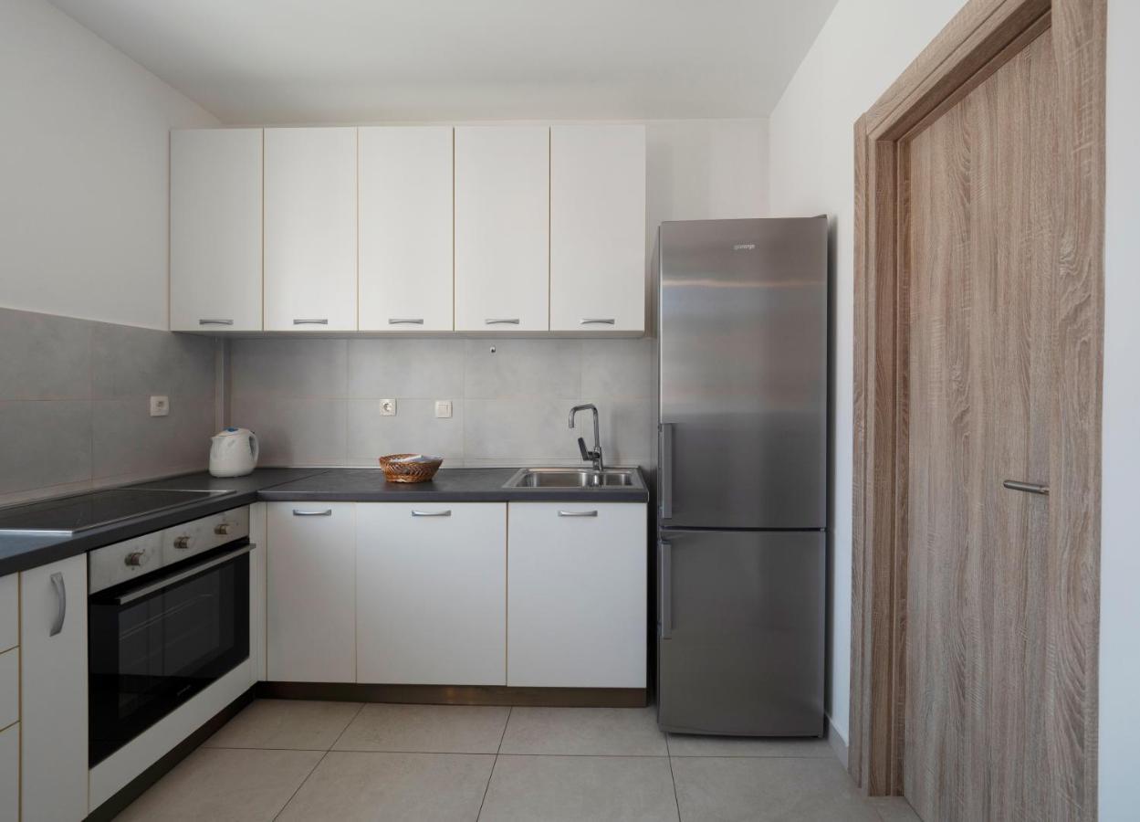 Family Three Bedroom Apartment Brando Budua Esterno foto