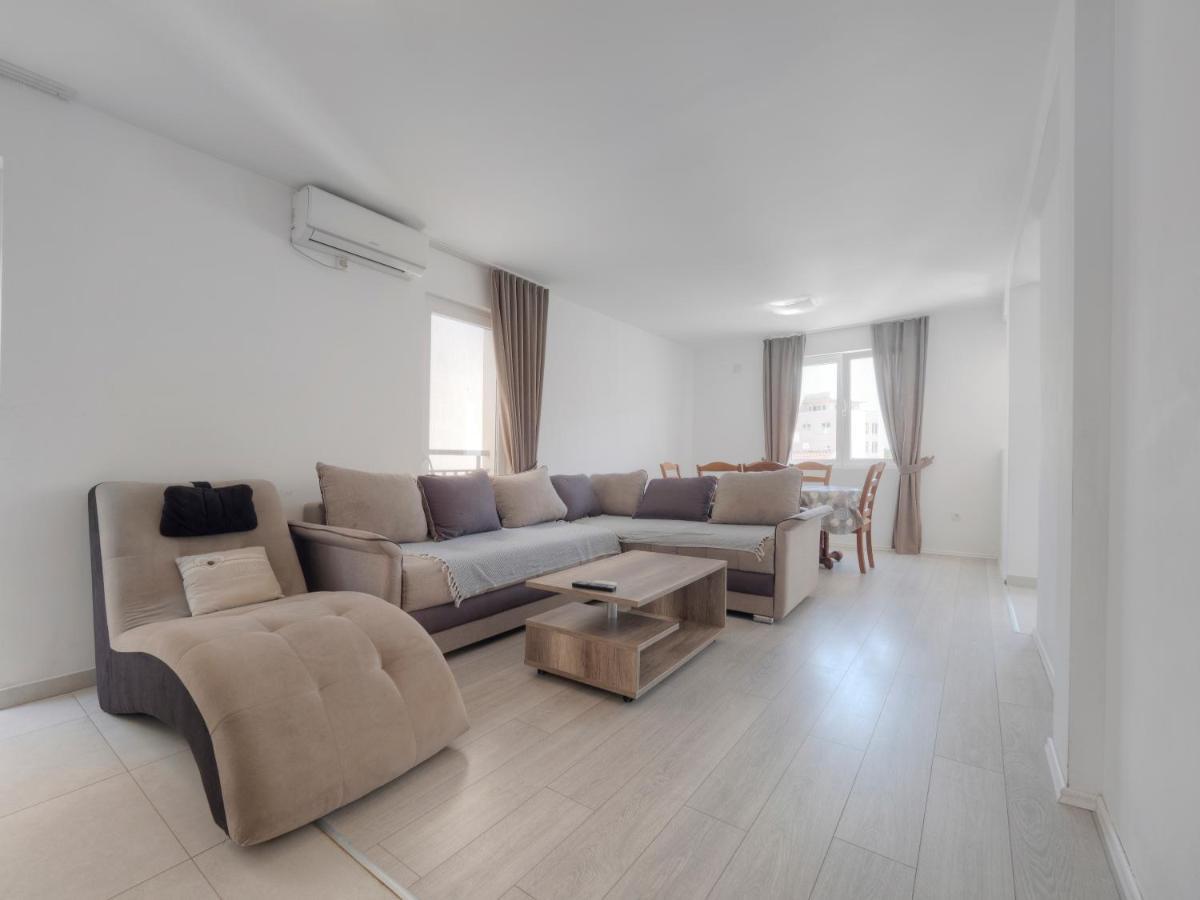Family Three Bedroom Apartment Brando Budua Esterno foto
