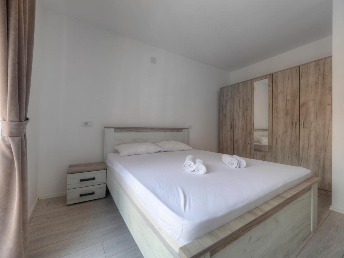 Family Three Bedroom Apartment Brando Budua Esterno foto