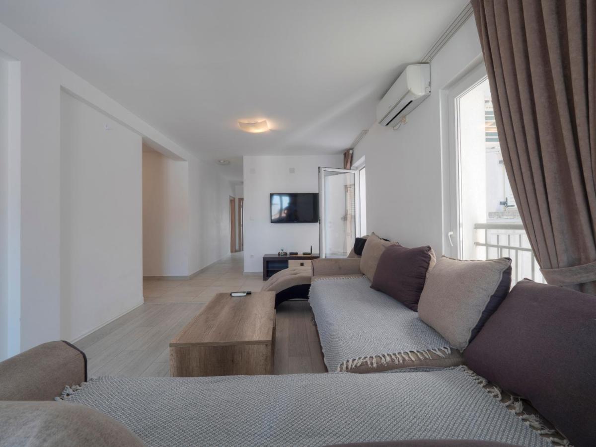 Family Three Bedroom Apartment Brando Budua Esterno foto