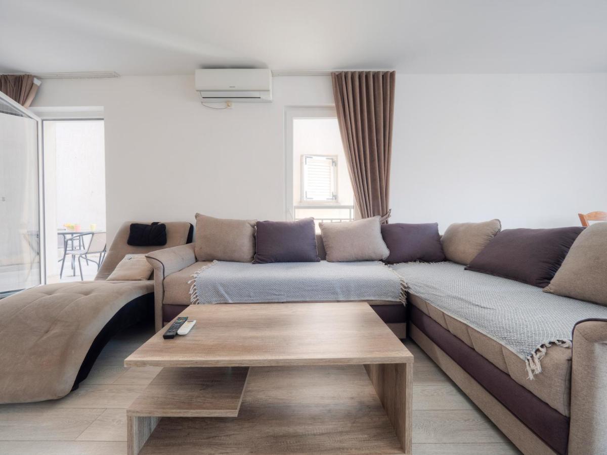Family Three Bedroom Apartment Brando Budua Esterno foto